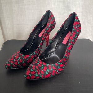 Betsey Johnson Satin Red and Black Cherry Floral Stilletto 7.5 NWOB